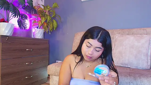 jade brunnette online show from June 6, 9:32 pm