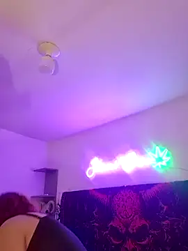 Sarah-Stoner online show from July 2, 1:05 am