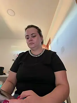 Im Amelia online show from July 7, 1:25 pm