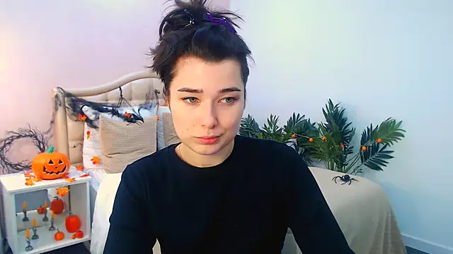  Sun Shy  online show from November 12, 1:20 pm