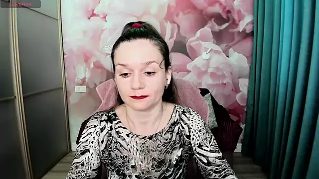 AriaGray online show from June 27, 4:13 pm