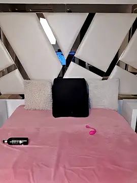 OliviaBurning online show from February 4, 11:46 am