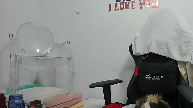 Snapshot of GatitaSexy_Hotwet4u chatting on October 19, 9:17 pm GatitaSexy Hotwet4u online show from October 19, 9:17 pm