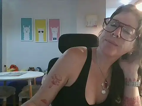 Snapshot of Calentandote chatting on October 12, 9:44 am Calentandote online show from October 12, 9:44 am