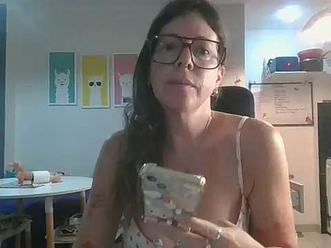 Snapshot of Calentandote chatting on October 20, 8:17 am Calentandote online show from October 20, 8:17 am