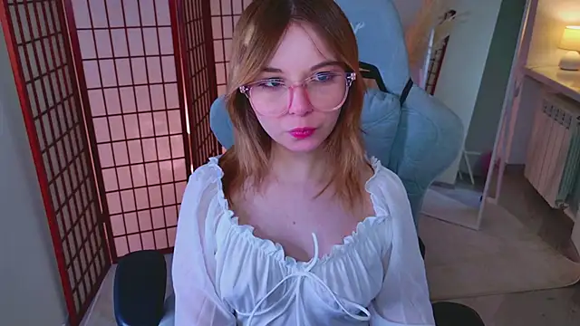 Coconut Mia online show from May 8, 9:38 pm