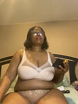 Nomthie online show from November 4, 9:42 pm