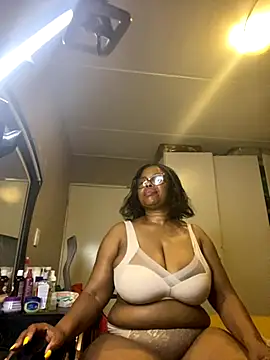 Snapshot of Nomthie chatting on October 20, 7:50 pm Nomthie online show from October 20, 7:50 pm