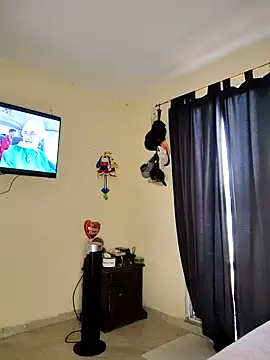  maiahairy  online show from November 28, 7:50 pm