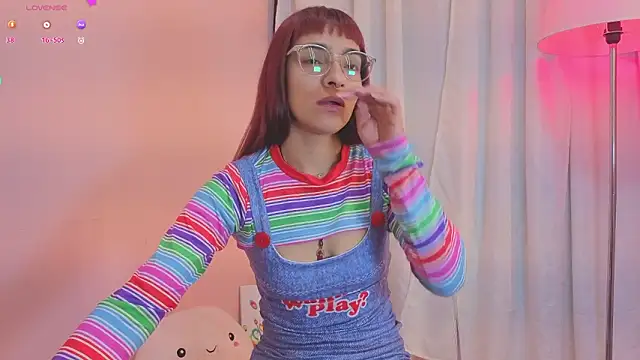 Scarlet Red  online show from March 14, 12:06 pm