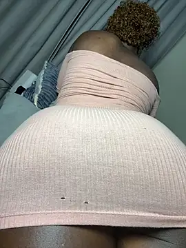 Hugemassivebootie online show from June 15, 6:19 pm