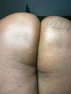 Hugemassivebootie online show from July 11, 7:36 pm