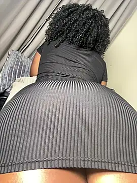 Hugemassivebootie online show from July 8, 6:32 pm