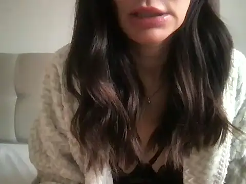 paolajonez online show from May 10, 1:35 pm