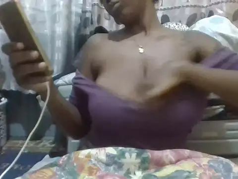 Snapshot of Sexxy_bre chatting on October 14, 6:43 pm Sexxy bre online show from October 14, 6:43 pm