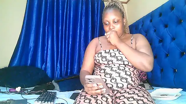 Queenshaz01 online show from October 22, 6:35 pm