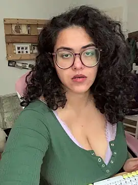 Curvydesifromgermany online show from June 16, 6:25 am