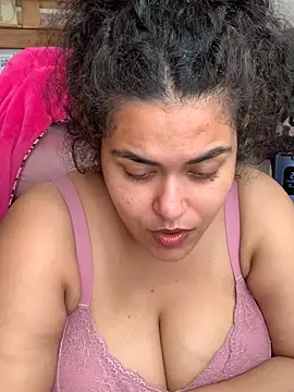 Curvydesifromgermany online show from June 26, 8:59 am
