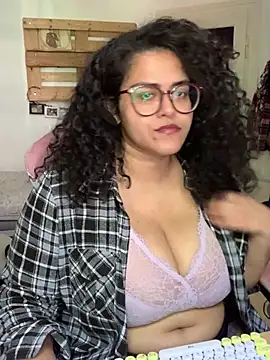 Curvydesifromgermany online show from July 29, 1:55 pm