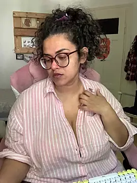Curvydesifromgermany online show from July 24, 12:47 pm
