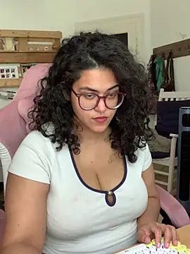 Curvydesifromgermany online show from June 18, 1:49 pm