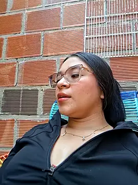 -VICKKY online show from March 2, 7:09 pm