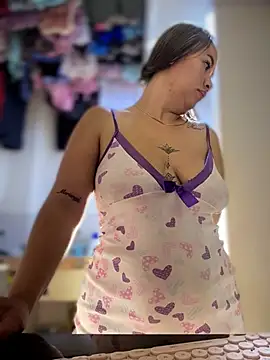 Emiily lee online show from May 2, 9:34 am