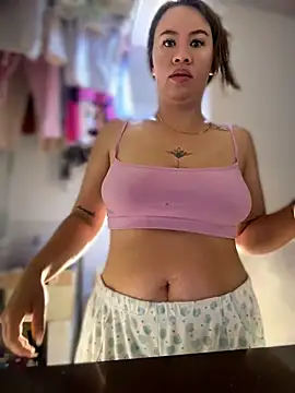 Emiily lee online show from June 12, 10:23 am