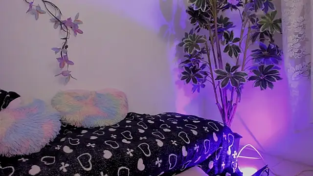 BonnieCute  online show from June 29, 2:18 am