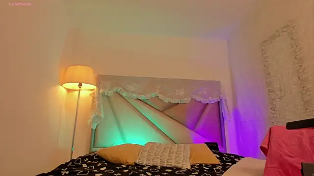 BonnieCute  online show from June 28, 2:07 am