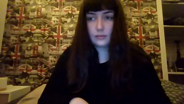 Lynylou online show from December 18, 9:52 pm