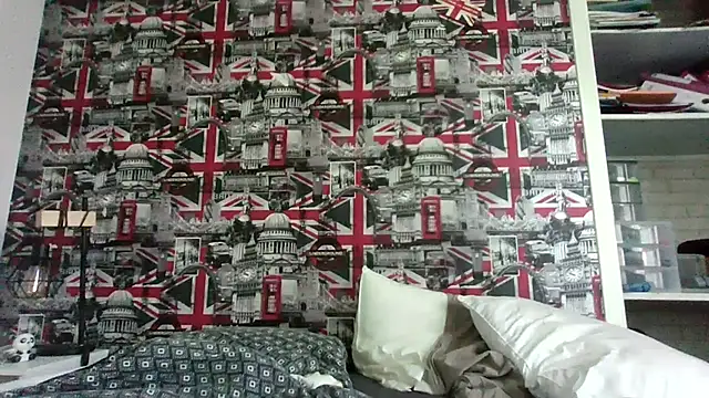 Lynylou online show from October 9, 1:59 pm