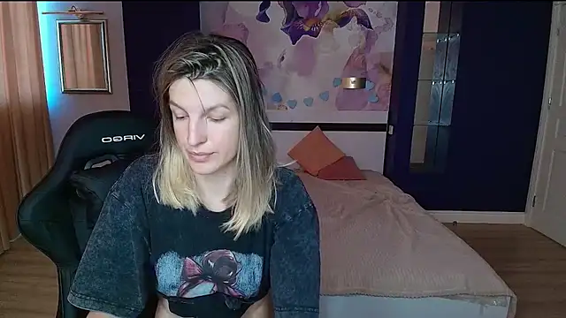 EmilyWalkeri online show from June 28, 7:59 am