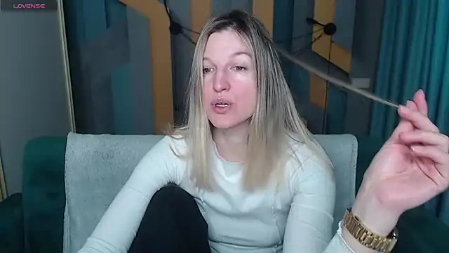 EmilyWalkeri online show from February 4, 8:06 am