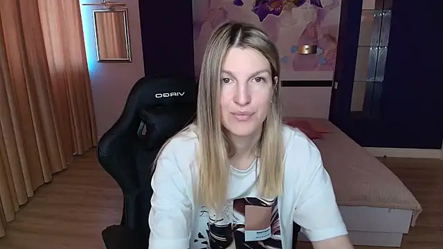 EmilyWalkeri online show from June 12, 7:16 am