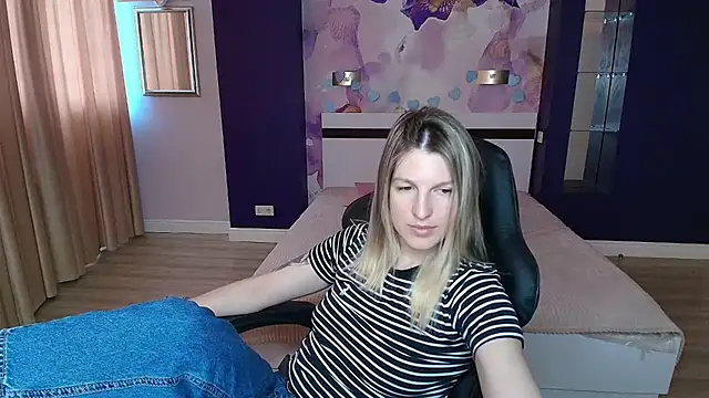 EmilyWalkeri online show from July 27, 7:27 am