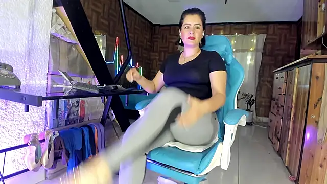Cristina Vanegas631 online show from May 2, 9:07 pm