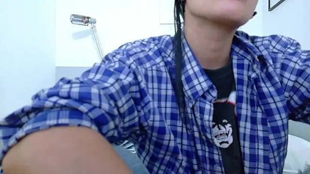 yourcuteneighbourr online show from June 5, 3:21 am