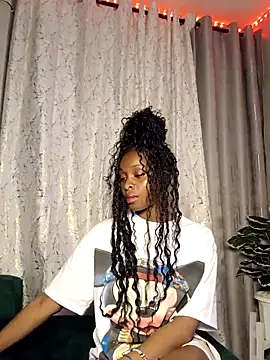 Yoyo   online show from April 28, 6:45 pm