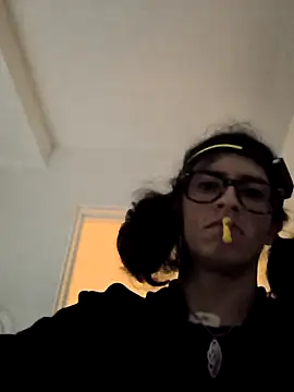 gurlnips online show from February 5, 2:53 pm