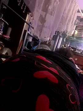 gurlnips online show from November 30, 8:07 am