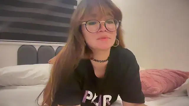 Pinkyrose111 online show from May 15, 3:43 am