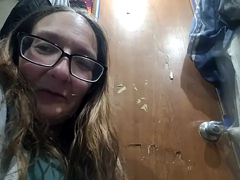 ILUV2TUCHMYKITTY online show from October 31, 11:03 am