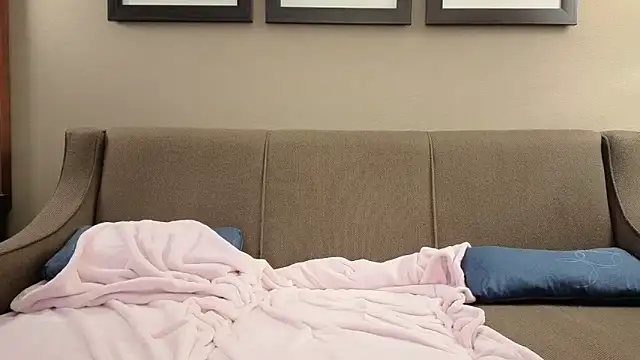 urdesire25 online show from February 15, 6:05 am