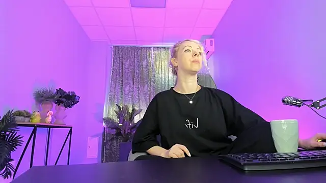 LylithSkye online show from September 10, 10:59 am