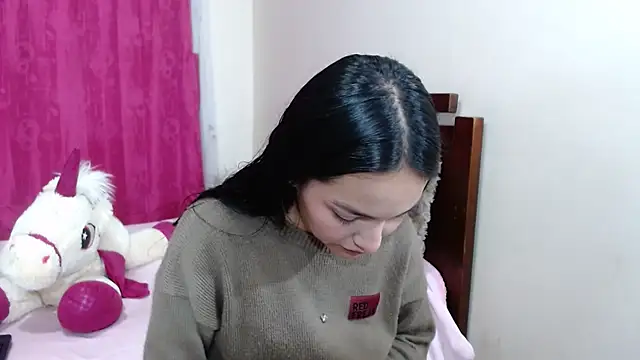 petitolivia online show from May 19, 11:12 pm