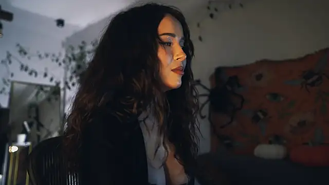 Snapshot of Leona_Mell chatting on October 28, 6:35 pm Leona Mell online show from October 28, 6:35 pm