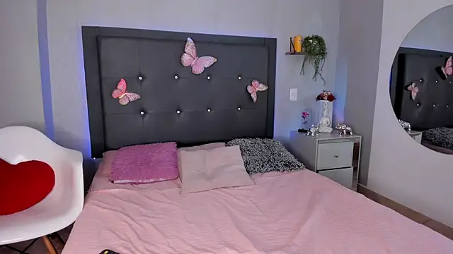 emma lye online show from June 27, 7:42 pm