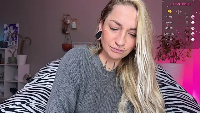 Tanya Acid online show from December 3, 3:14 pm