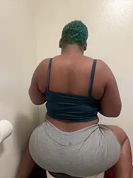 Prettynthick12 online show from June 29, 6:51 pm